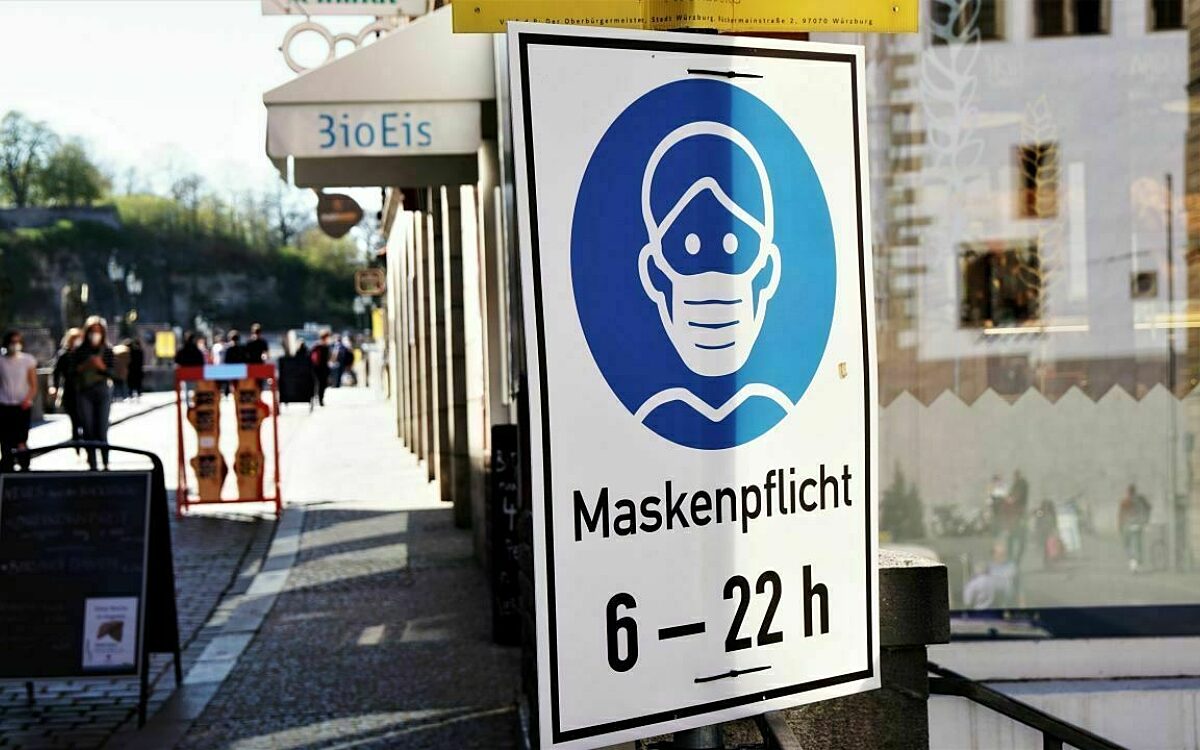 Maskenhinweis Schild Mainbruecke Maskenhinweis Schild Mainbruecke